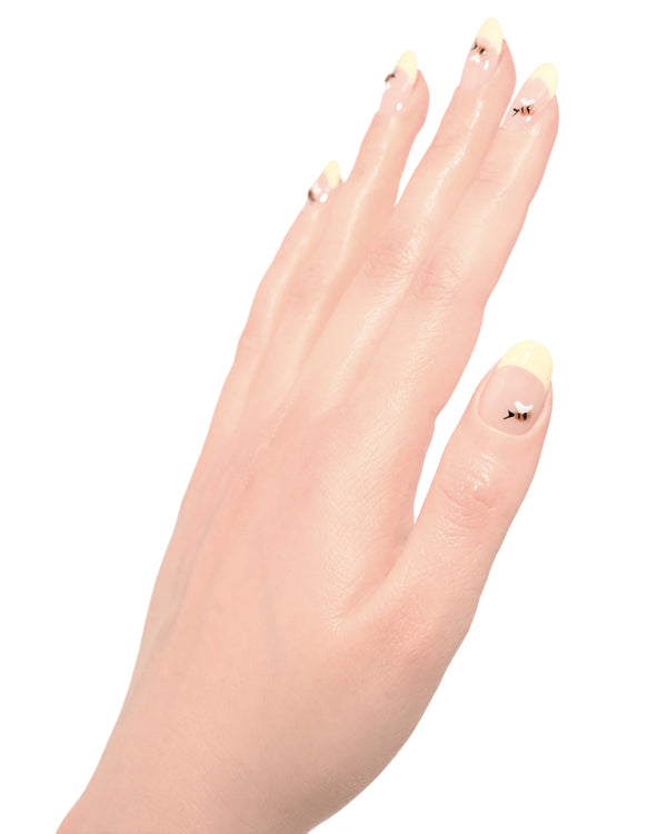 Unghie finte corte eleganti per ufficio - stile minimalista Blubella