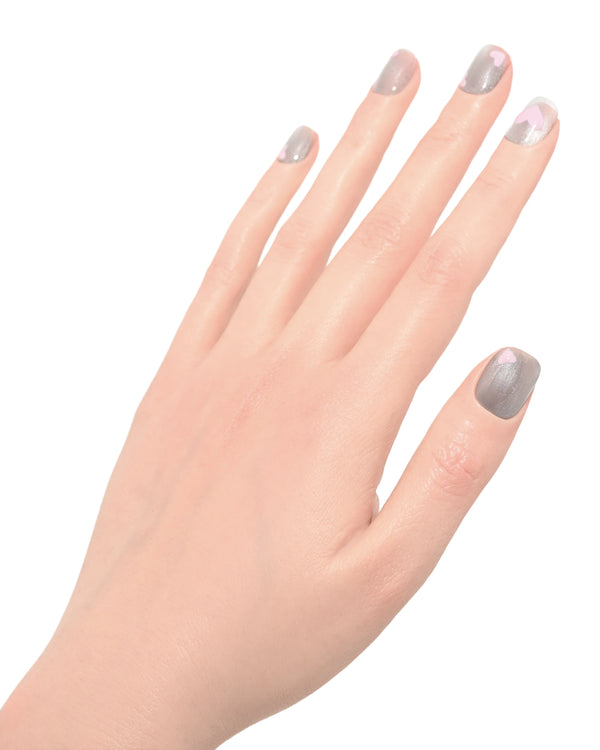 Unghie finte con effetto specchio e base neutra perlata - finitura ultra-lucida