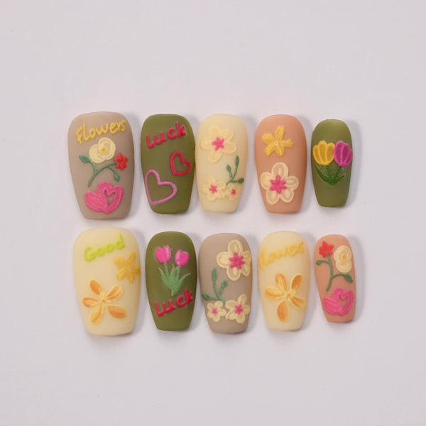 Decorazioni 3D fiori unghie finte handmade Fortuna - gel press-on nails Italian brand lucky artigianali