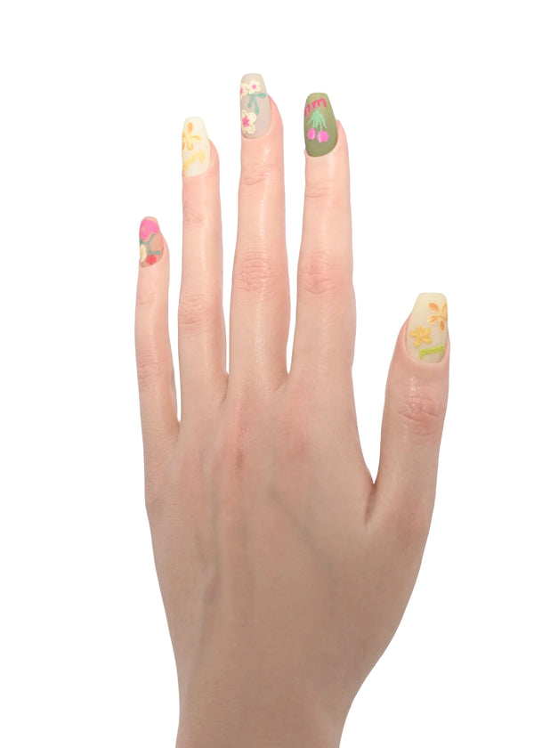 Unghie finte Fiori handmade primavera indossate - Italian design press-on nails fortuna artigianali