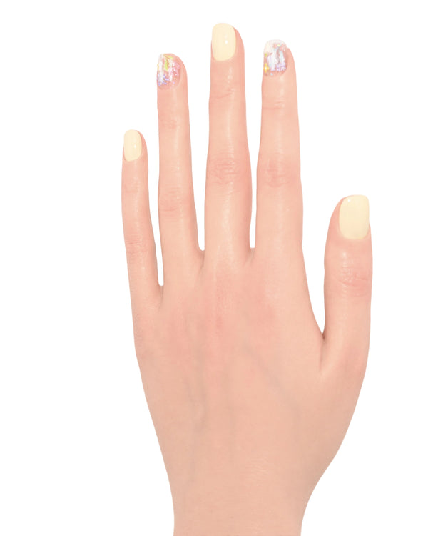 Manicure bicolore pastello primavera - press-on nails asimmetrico per look creativo quotidiano