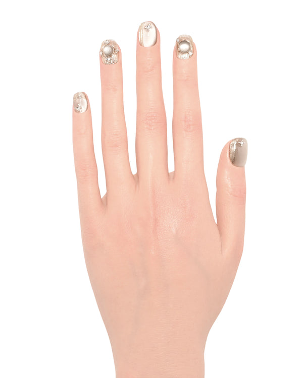 Unghie finte Perla Preziosa di Blubella con effetto madreperla e cristalli per matrimonio